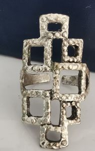 #42~NWOT Geometric woman ring.